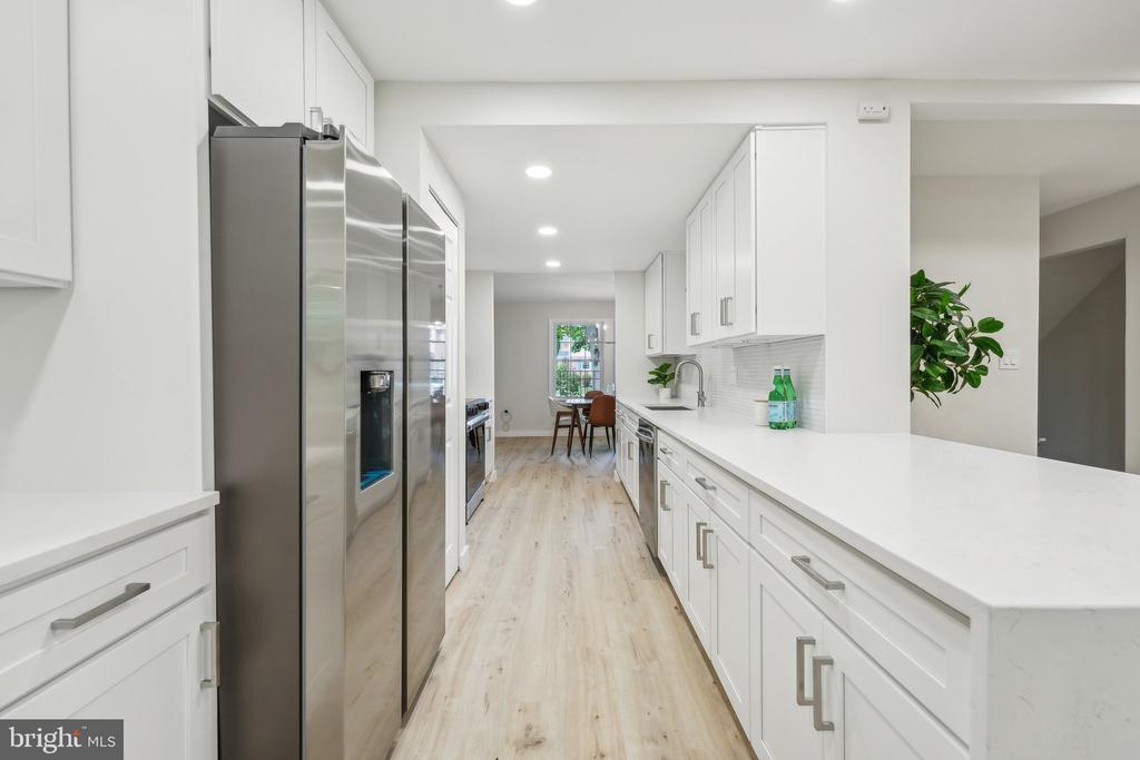 4564 KING EDWARD COURT