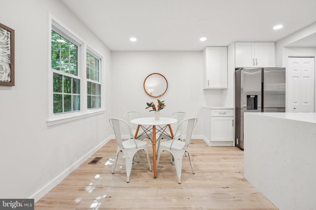 4564 KING EDWARD COURT