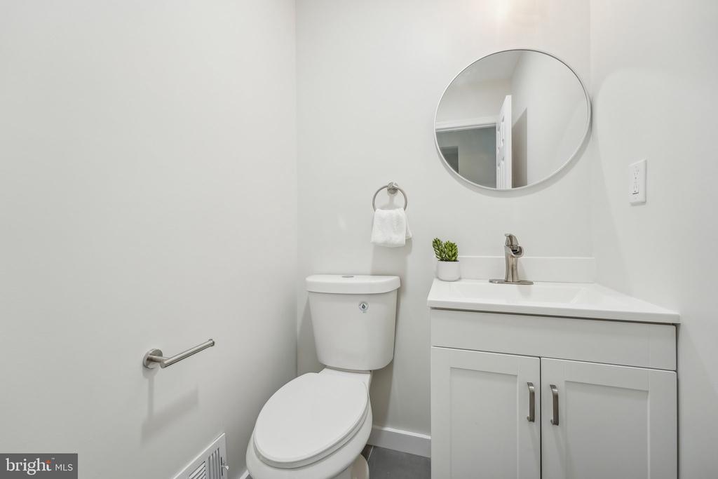 4564 KING EDWARD COURT