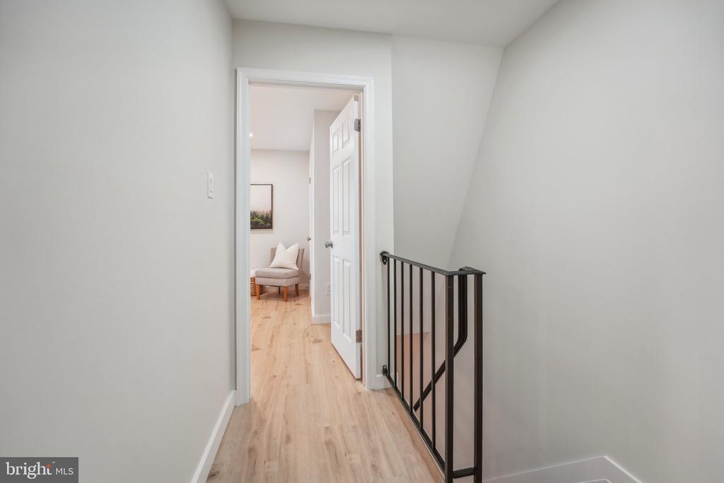 4564 KING EDWARD COURT