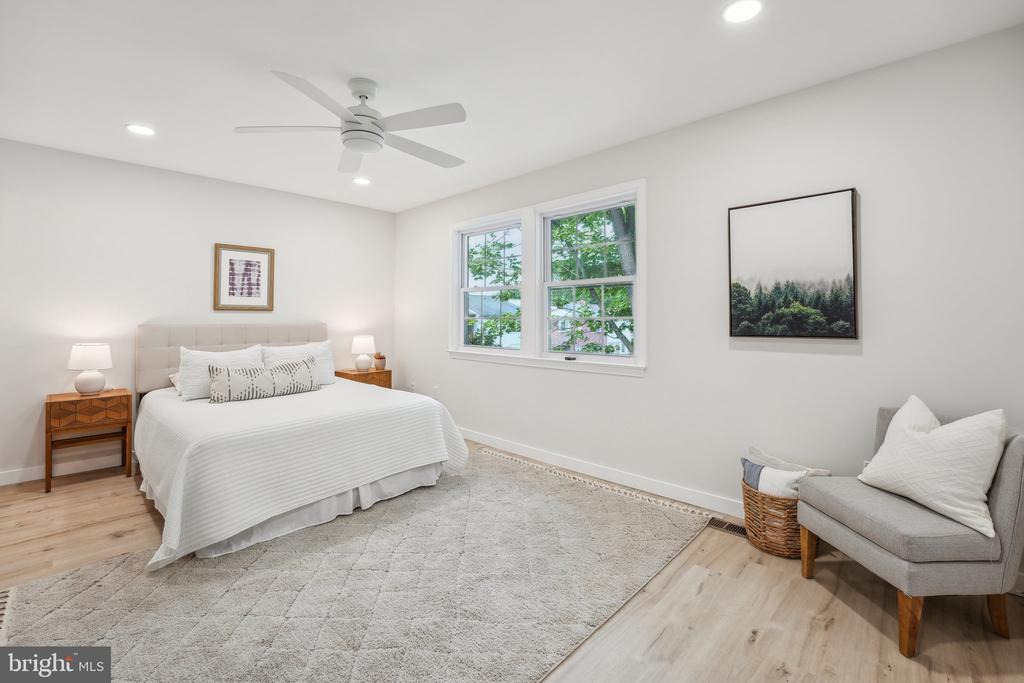 4564 KING EDWARD COURT
