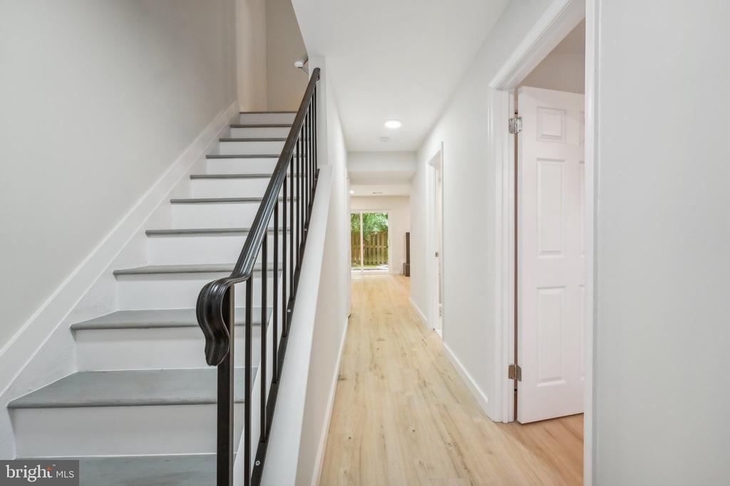 4564 KING EDWARD COURT