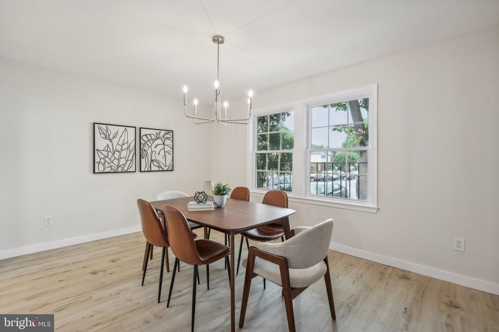 4564 KING EDWARD COURT