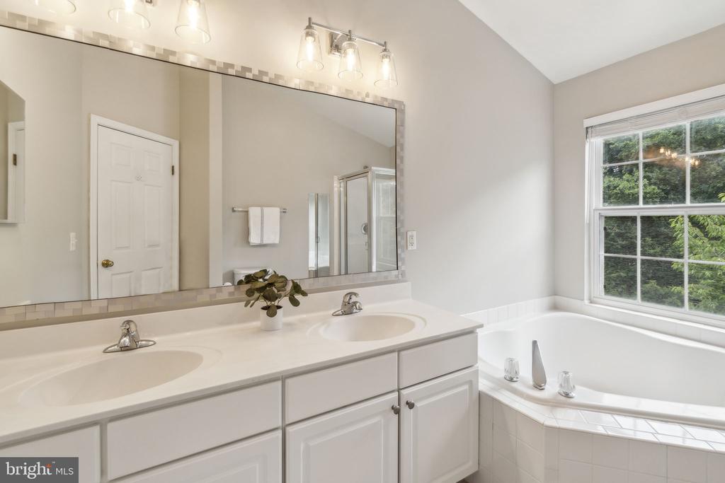 11489 CARRIAGE GATE COURT