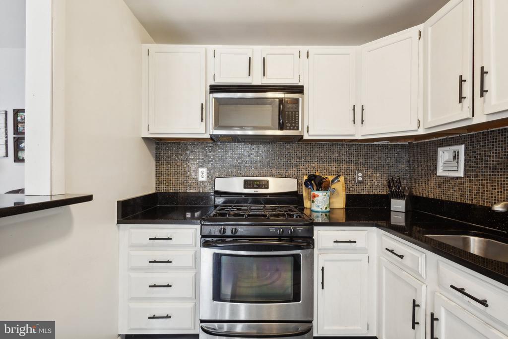 6135 LEESBURG PIKE 305