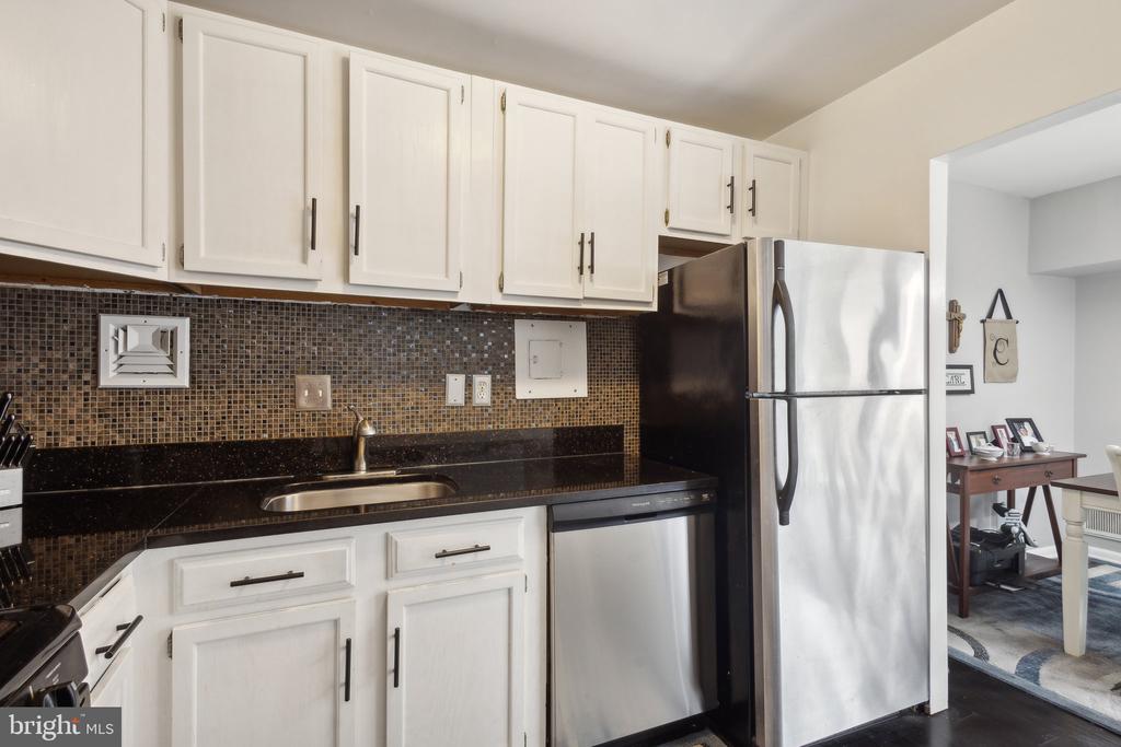 6135 LEESBURG PIKE 305