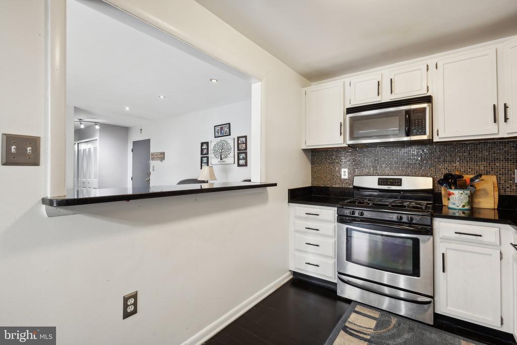 6135 LEESBURG PIKE 305