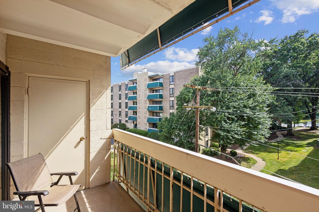 6135 LEESBURG PIKE 305