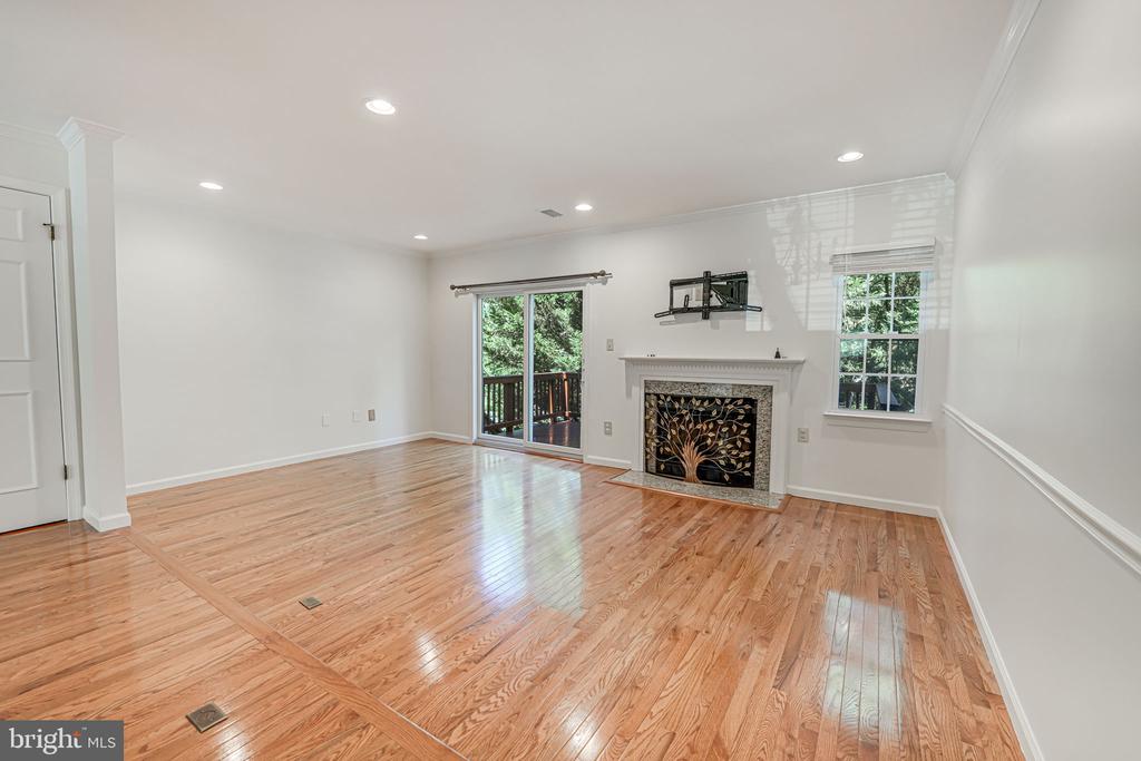5927 HEATHERWOOD COURT