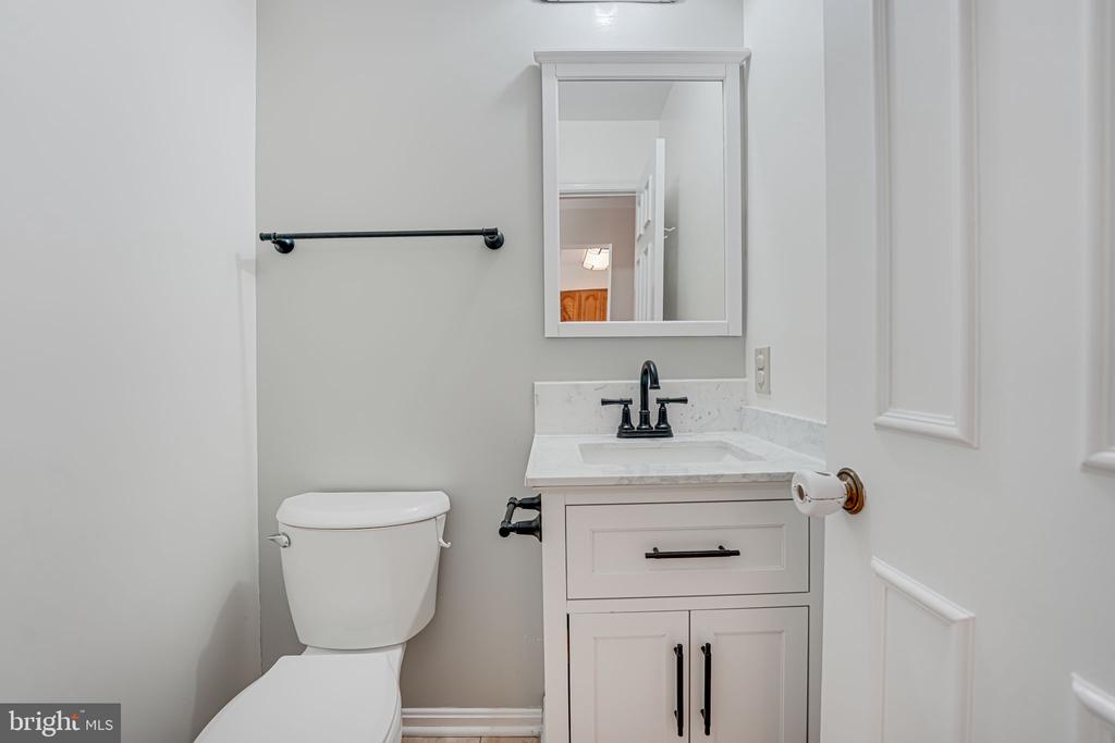5927 HEATHERWOOD COURT
