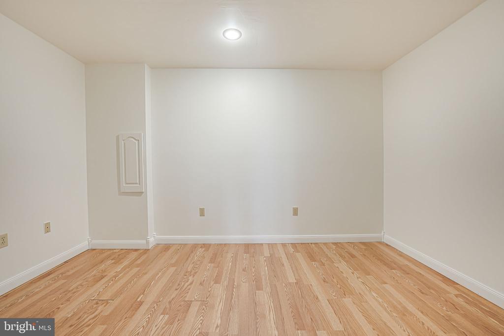 5927 HEATHERWOOD COURT