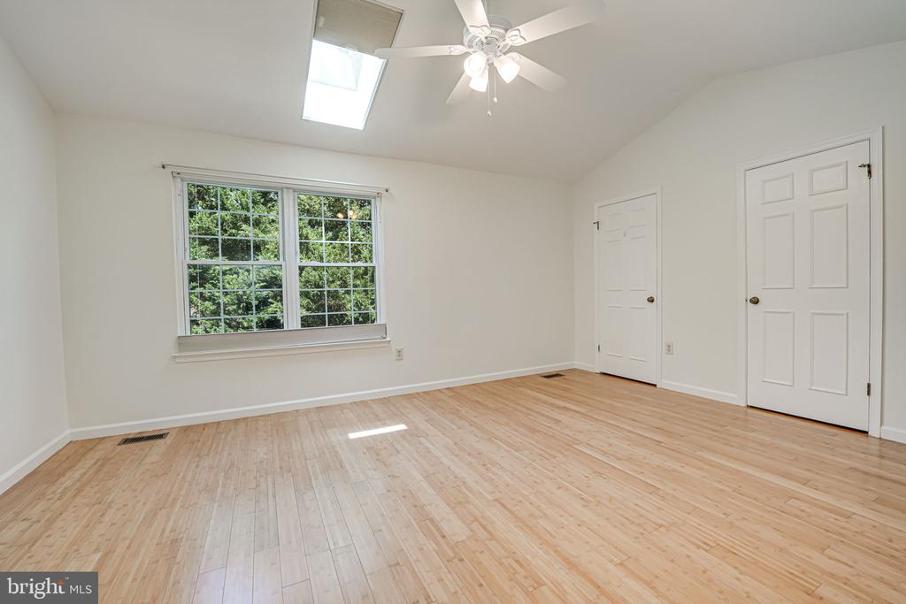 5927 HEATHERWOOD COURT