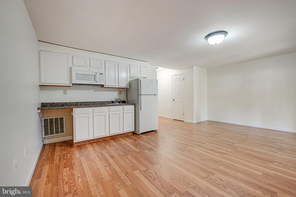 5927 HEATHERWOOD COURT