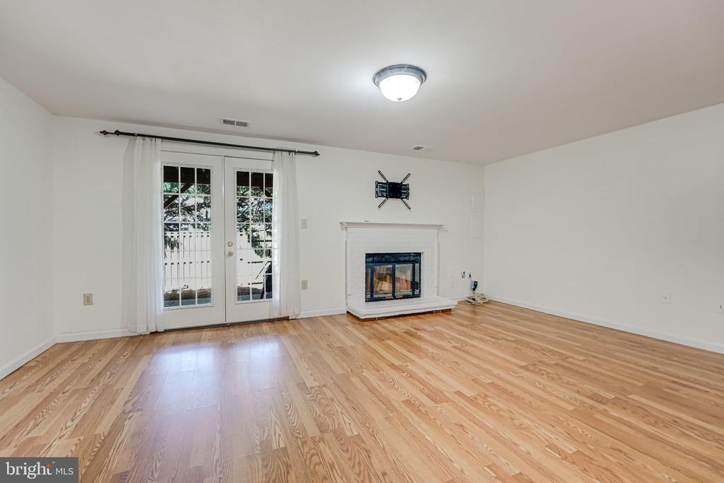 5927 HEATHERWOOD COURT