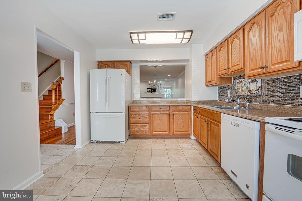 5927 HEATHERWOOD COURT
