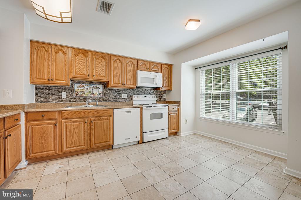 5927 HEATHERWOOD COURT