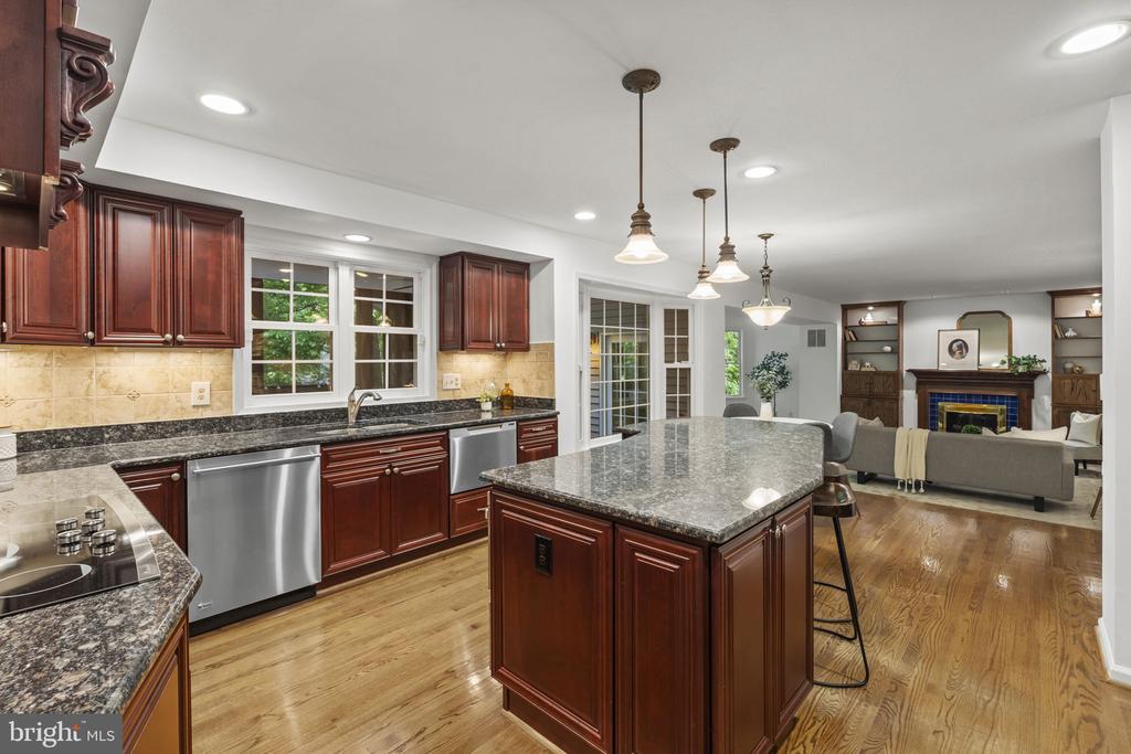 5914 SKYLINE HEIGHTS COURT