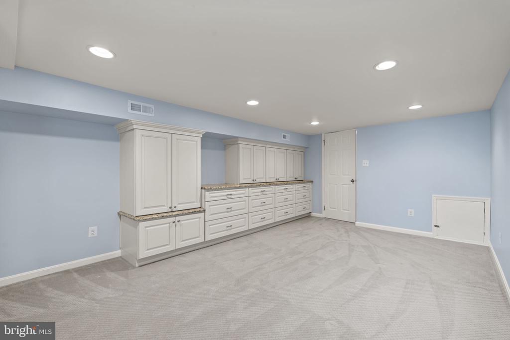 5914 SKYLINE HEIGHTS COURT