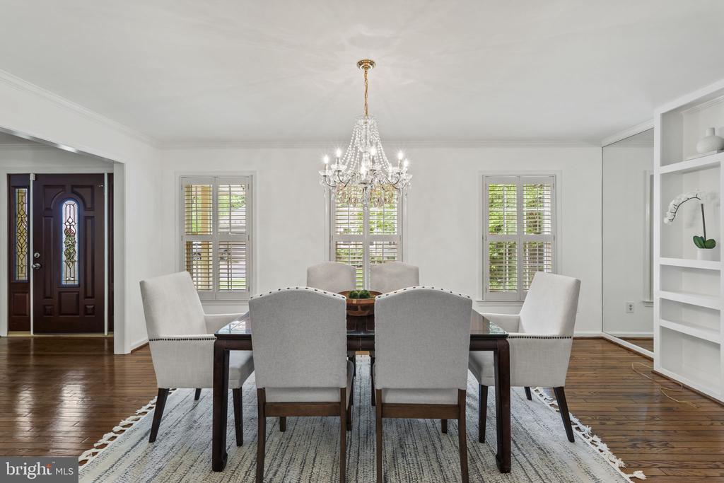 5914 SKYLINE HEIGHTS COURT