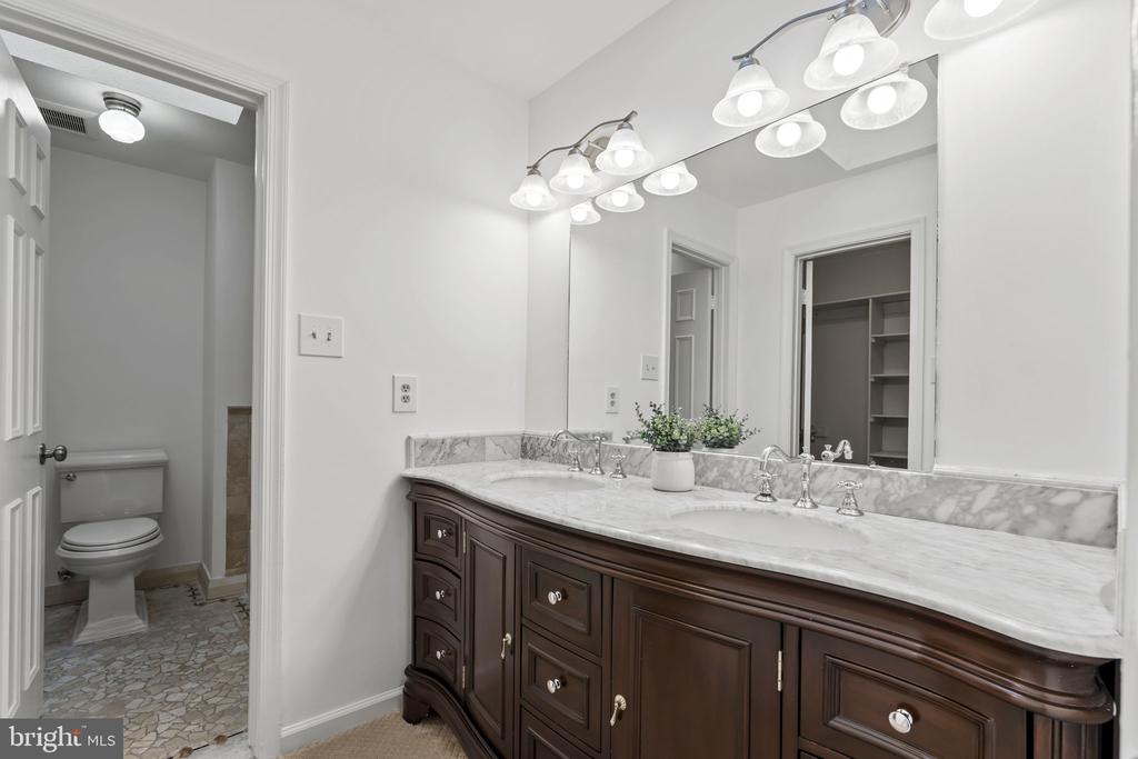 5914 SKYLINE HEIGHTS COURT
