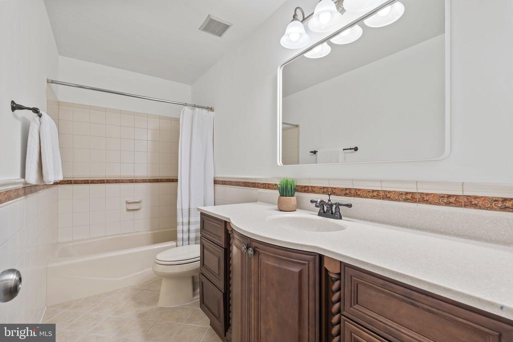 5914 SKYLINE HEIGHTS COURT