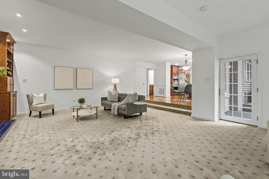 5914 SKYLINE HEIGHTS COURT