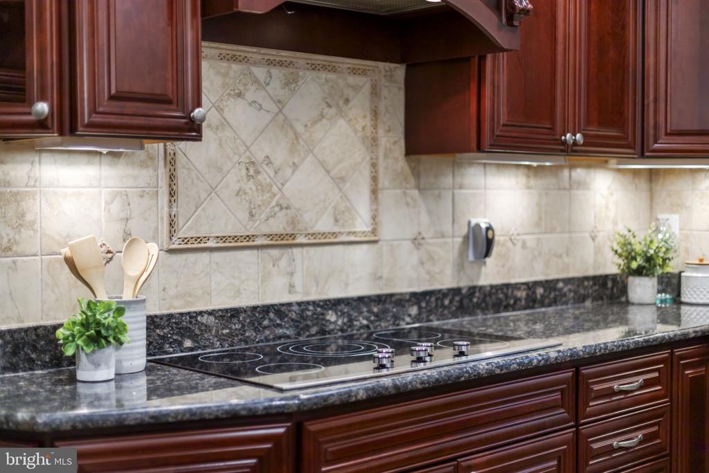 5914 SKYLINE HEIGHTS COURT