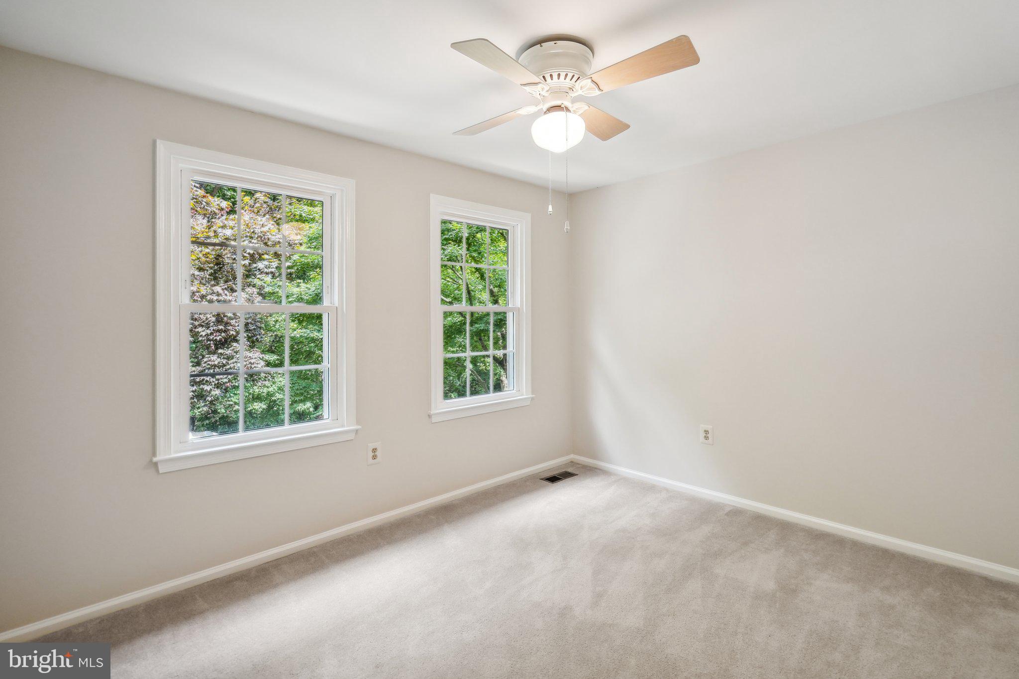 9807 NEW ENGLAND WOODS COURT