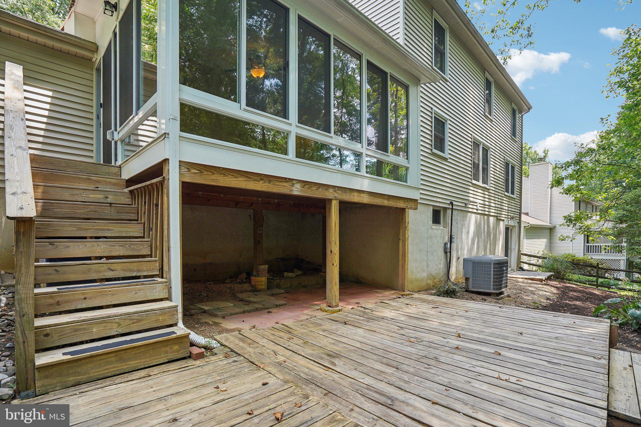 9807 NEW ENGLAND WOODS COURT