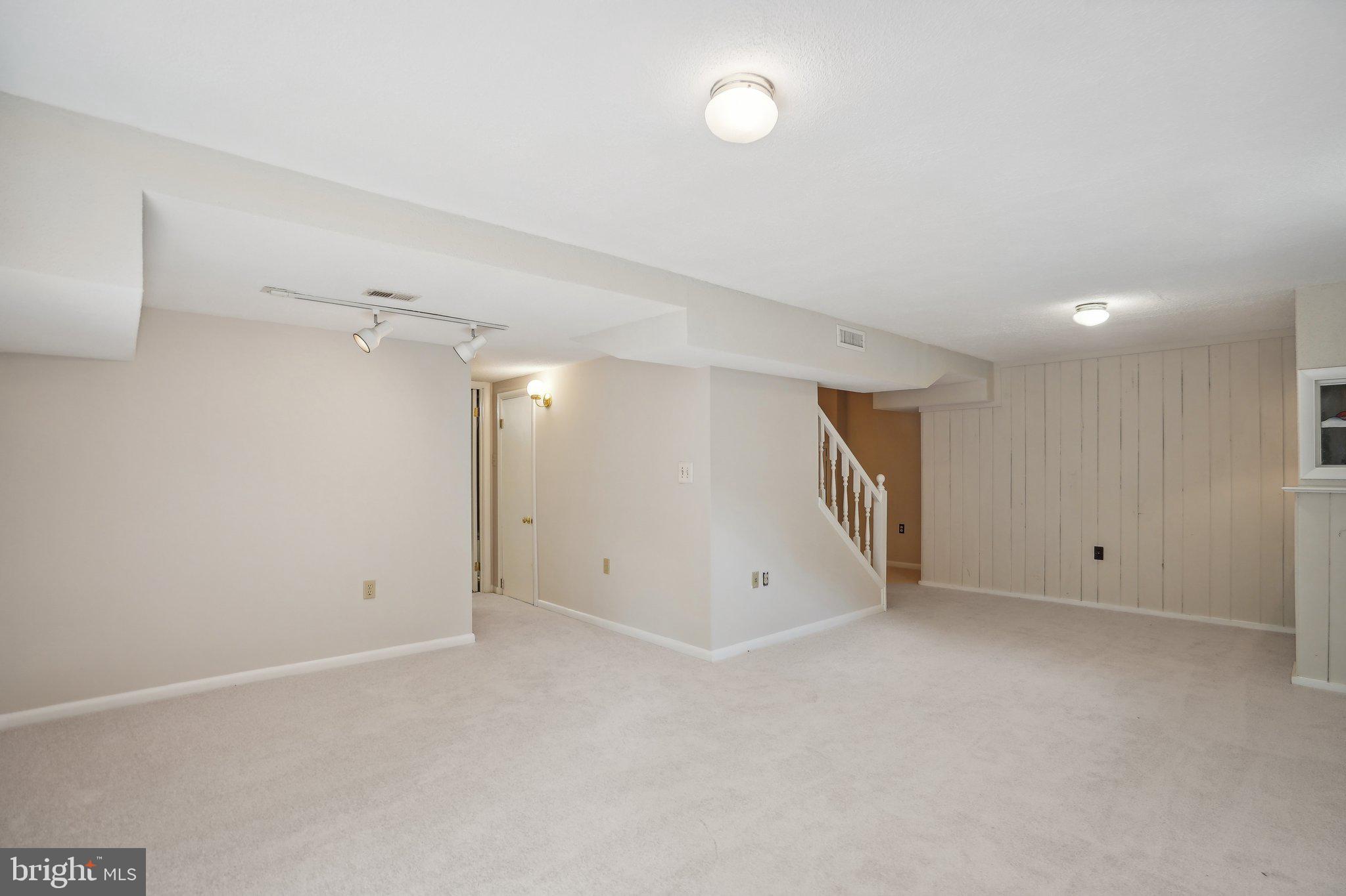 9807 NEW ENGLAND WOODS COURT