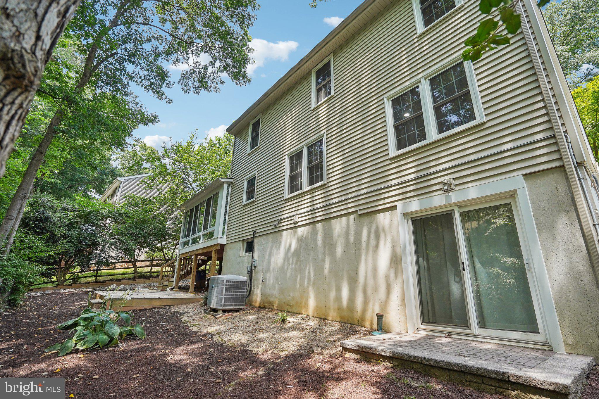 9807 NEW ENGLAND WOODS COURT