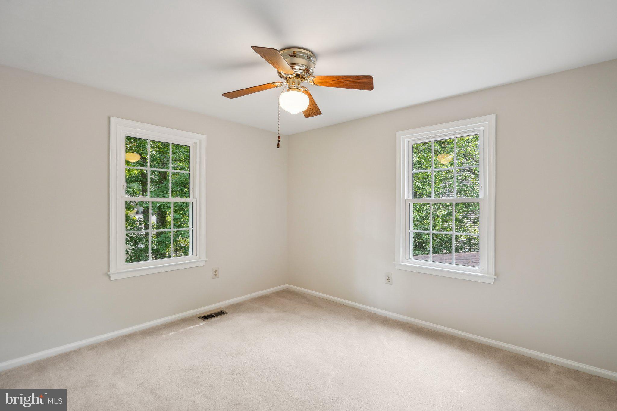 9807 NEW ENGLAND WOODS COURT