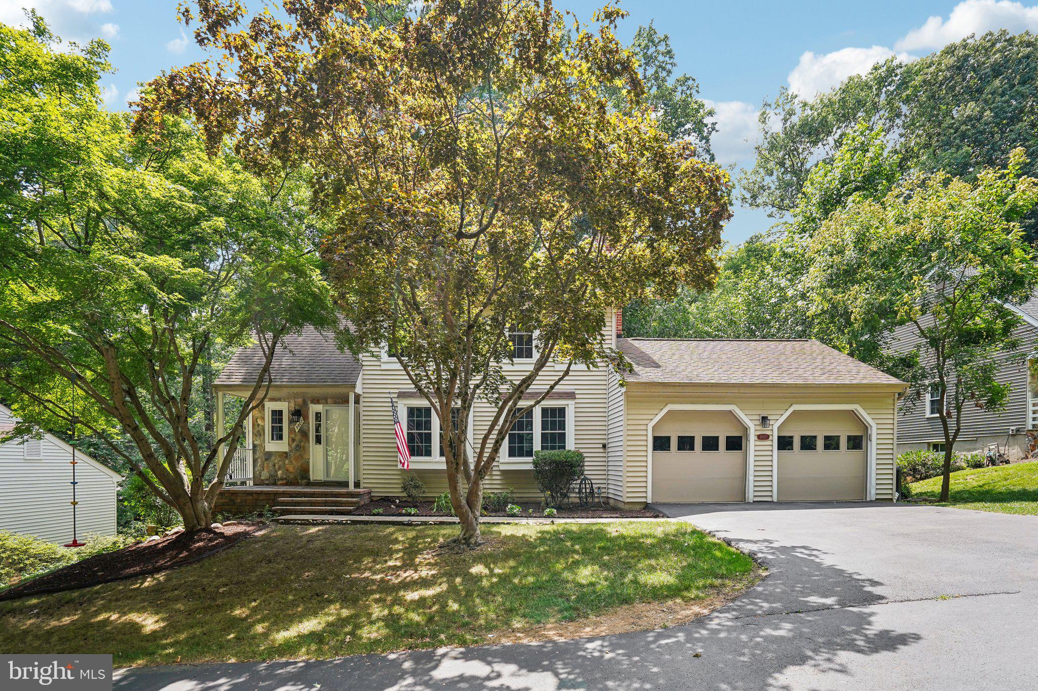 9807 NEW ENGLAND WOODS COURT