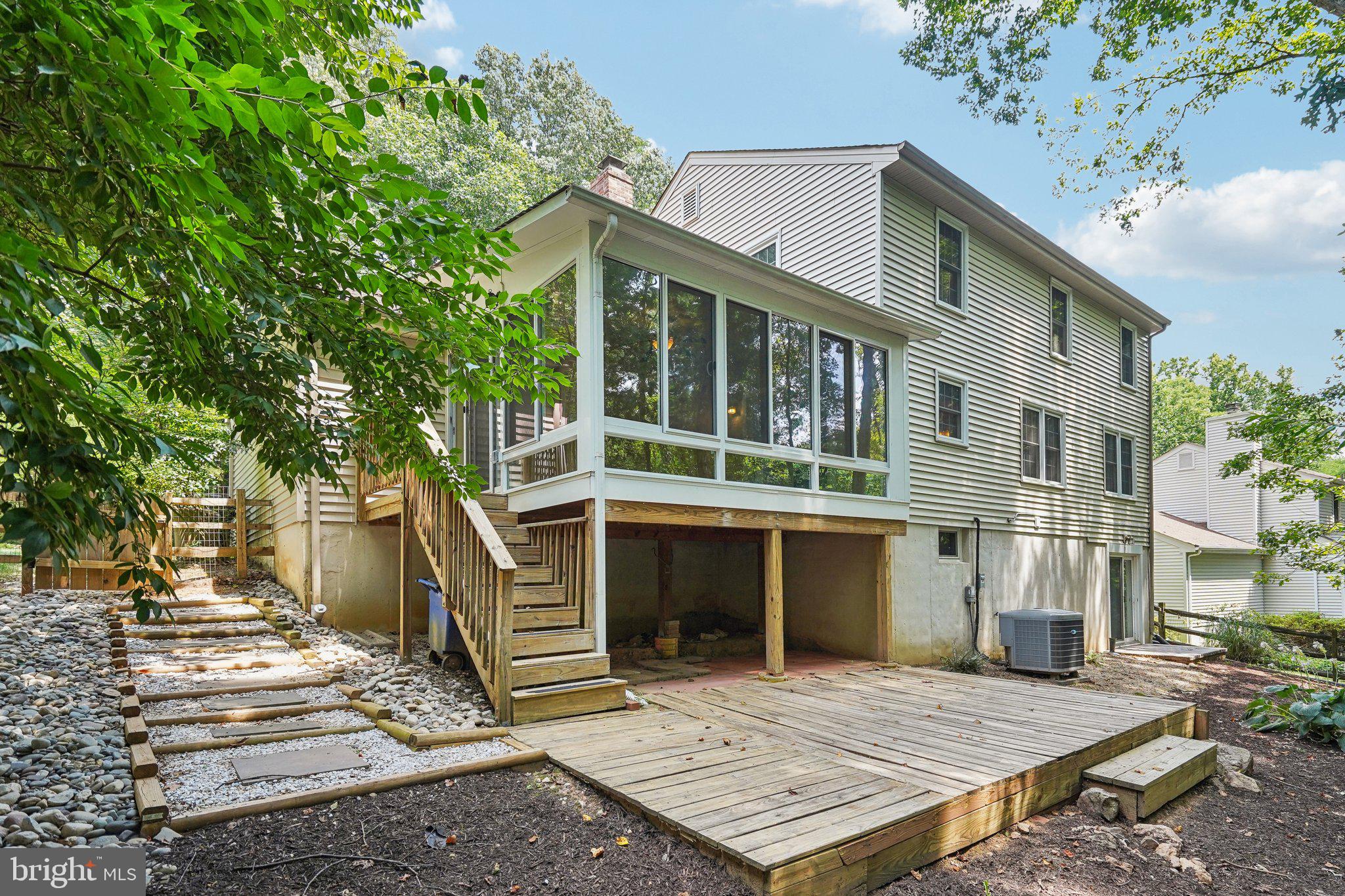 9807 NEW ENGLAND WOODS COURT