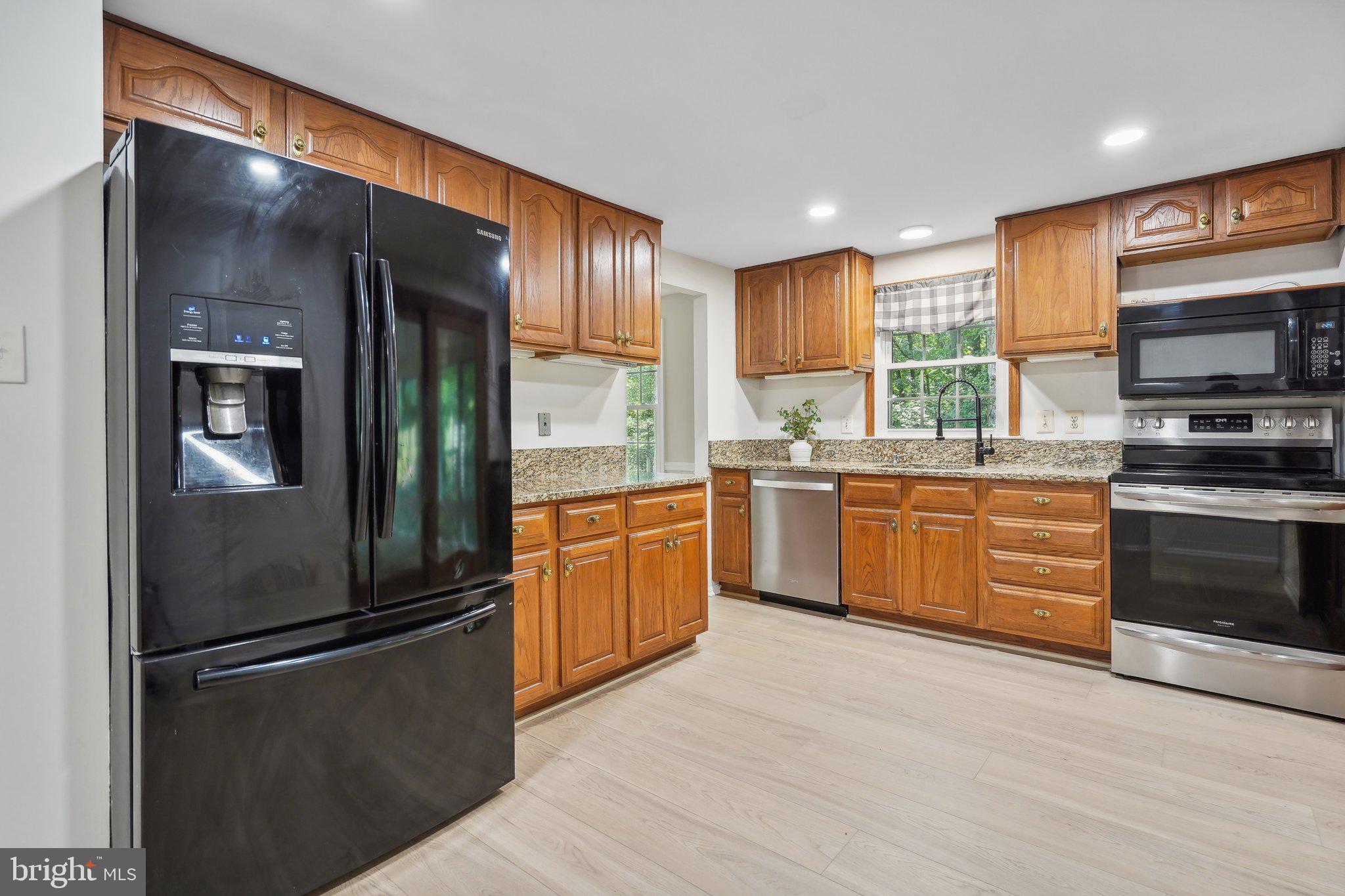 9807 NEW ENGLAND WOODS COURT