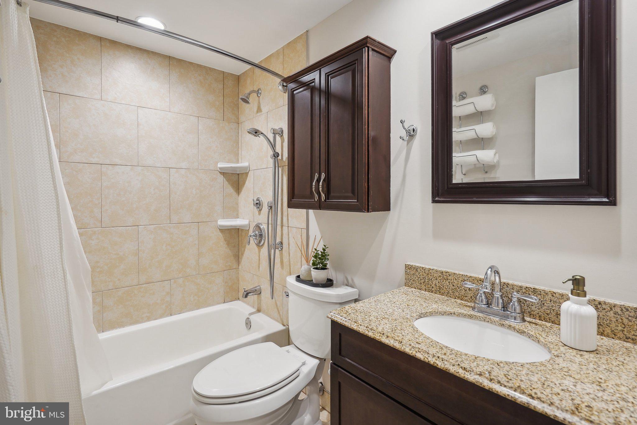 9807 NEW ENGLAND WOODS COURT