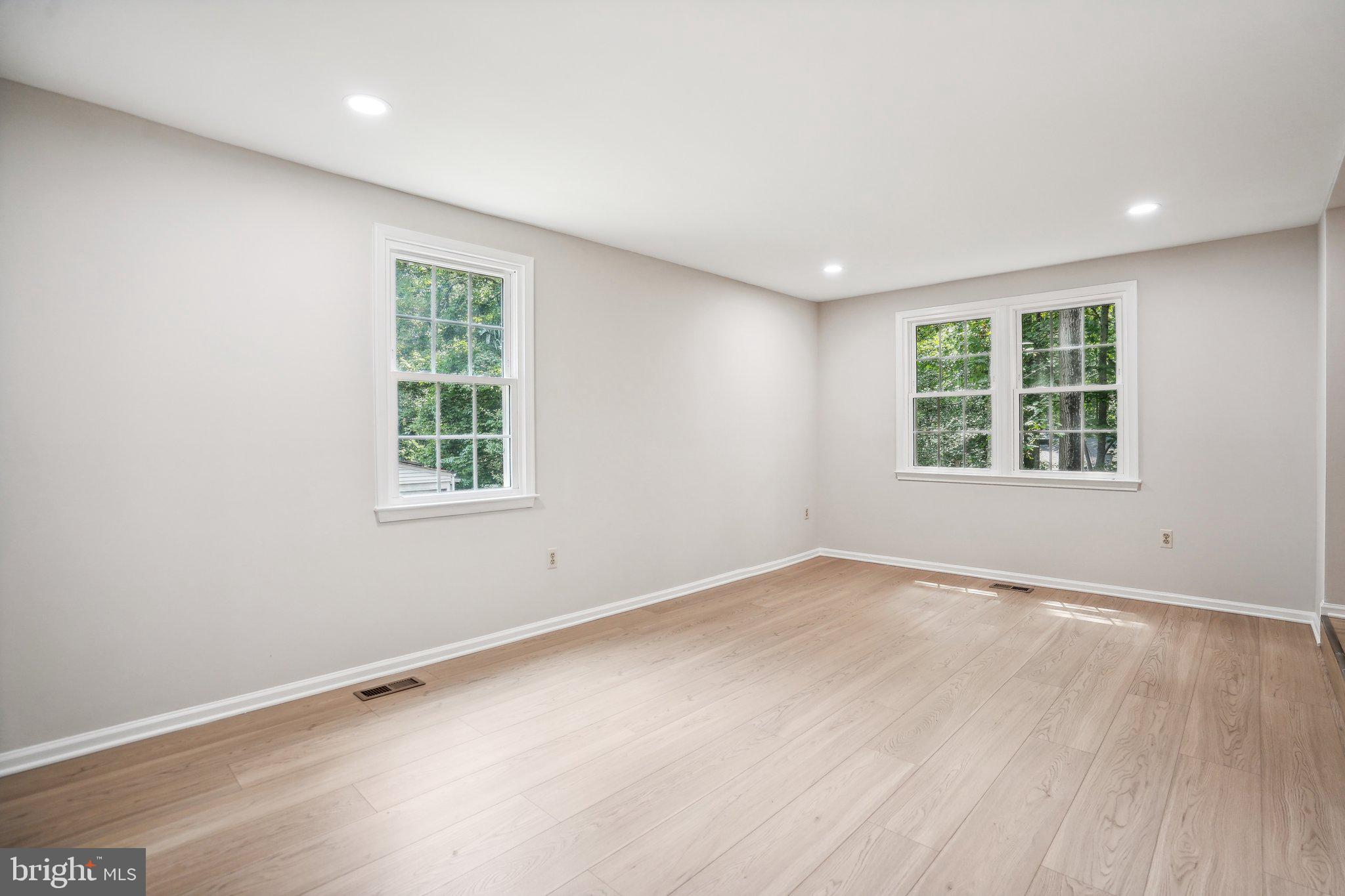9807 NEW ENGLAND WOODS COURT