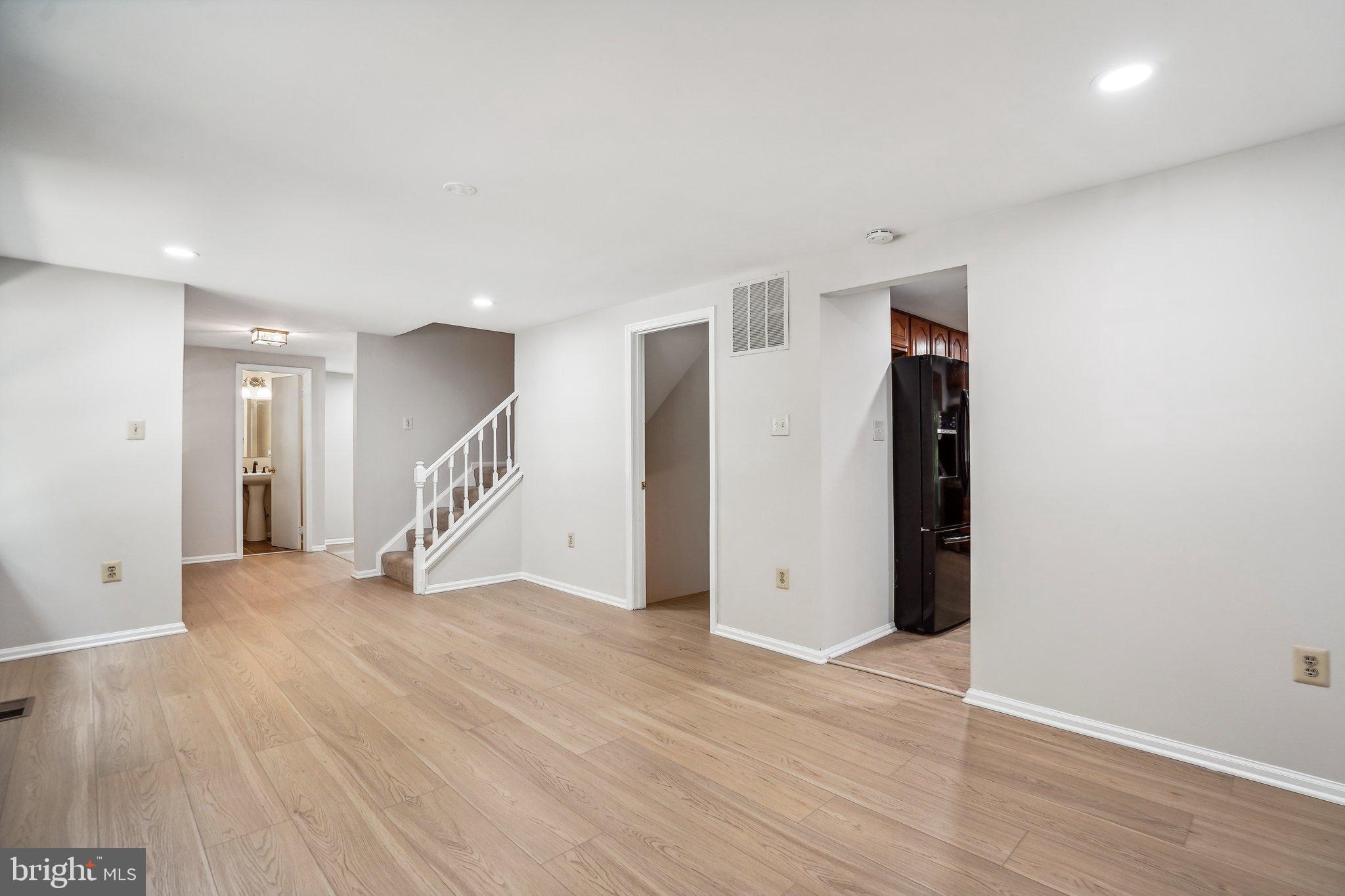 9807 NEW ENGLAND WOODS COURT