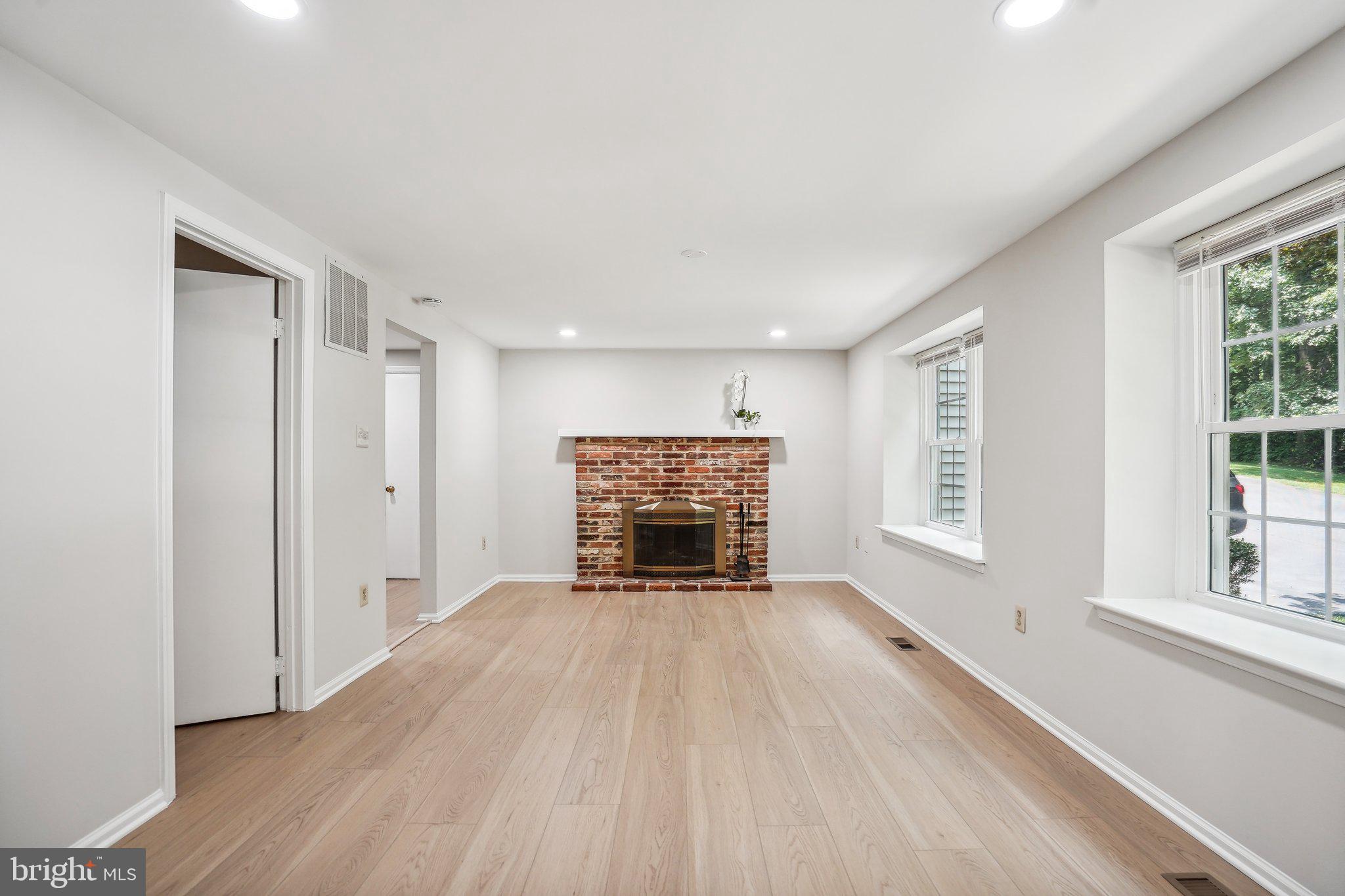 9807 NEW ENGLAND WOODS COURT