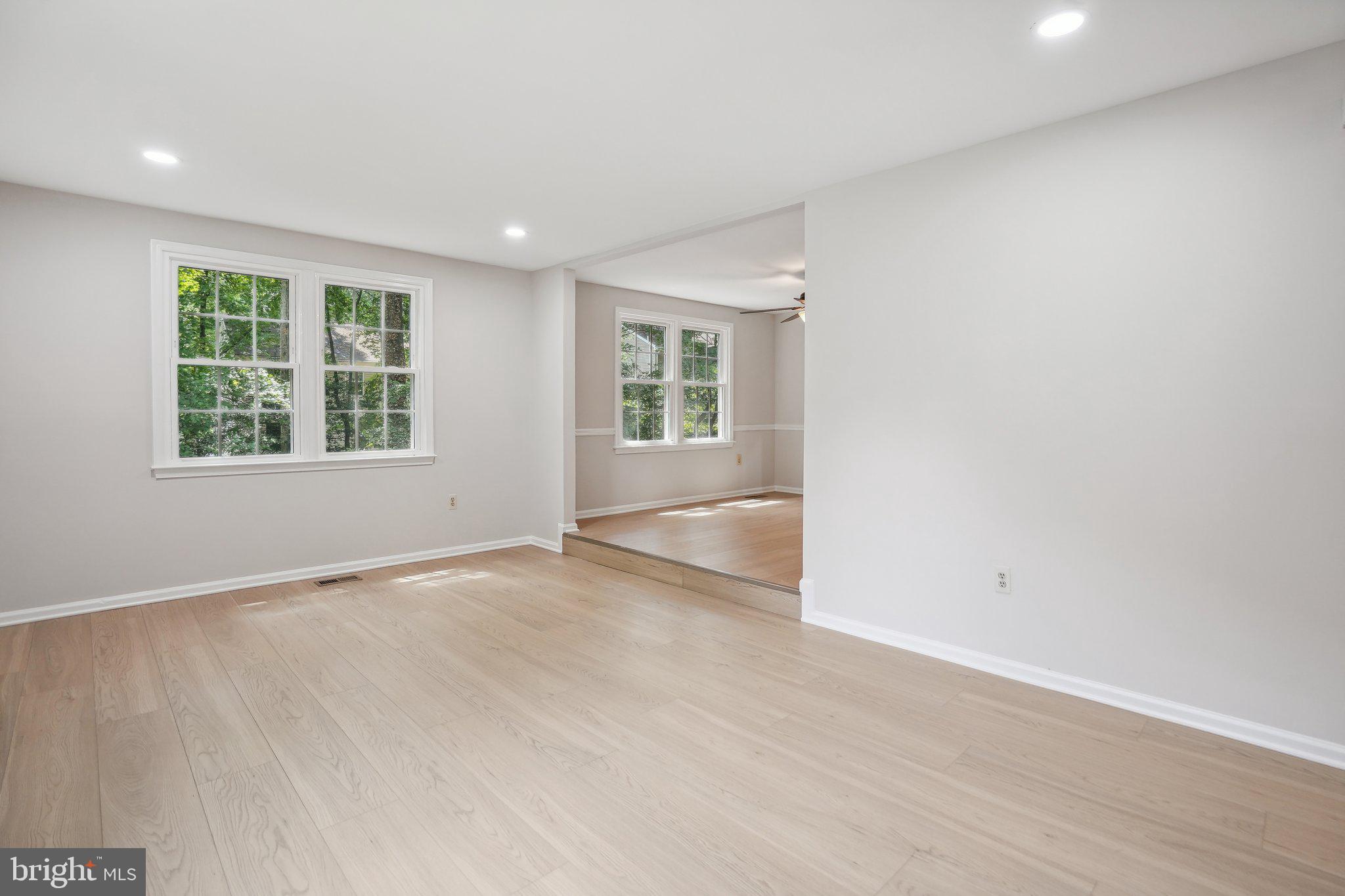 9807 NEW ENGLAND WOODS COURT