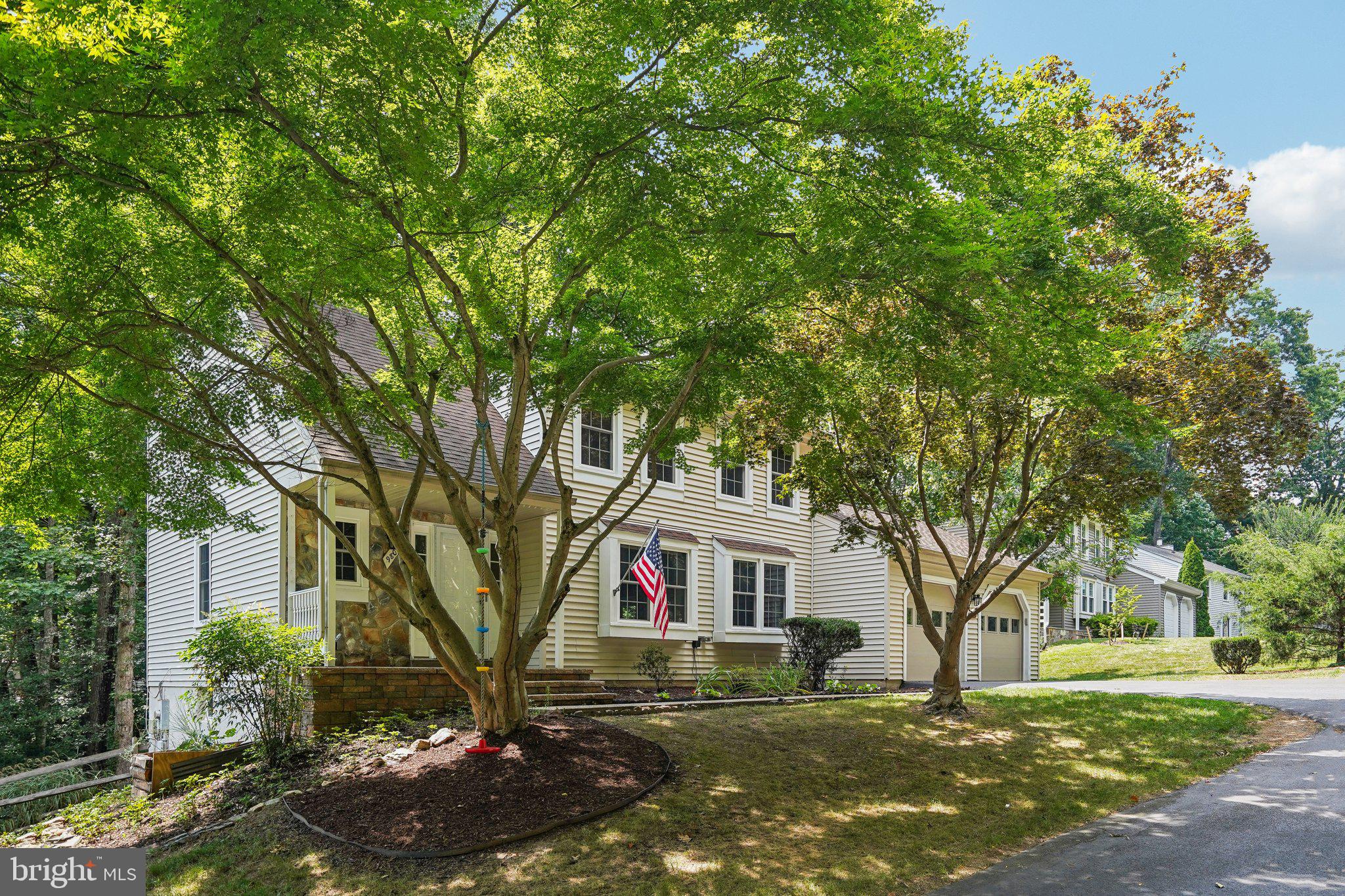9807 NEW ENGLAND WOODS COURT