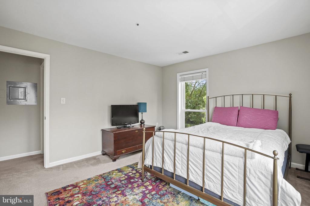3178 SUMMIT SQUARE DRIVE D2