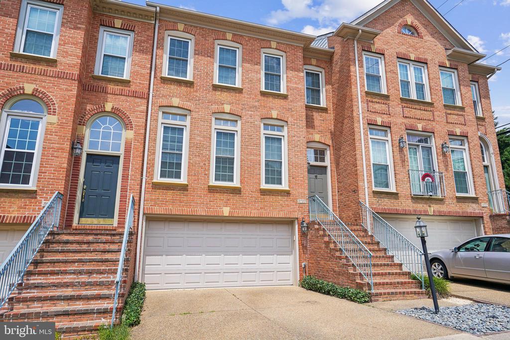8022 KIDWELL HILL COURT