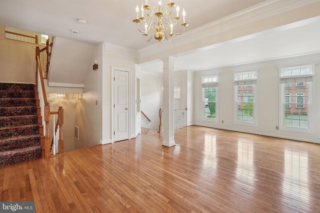8022 KIDWELL HILL COURT