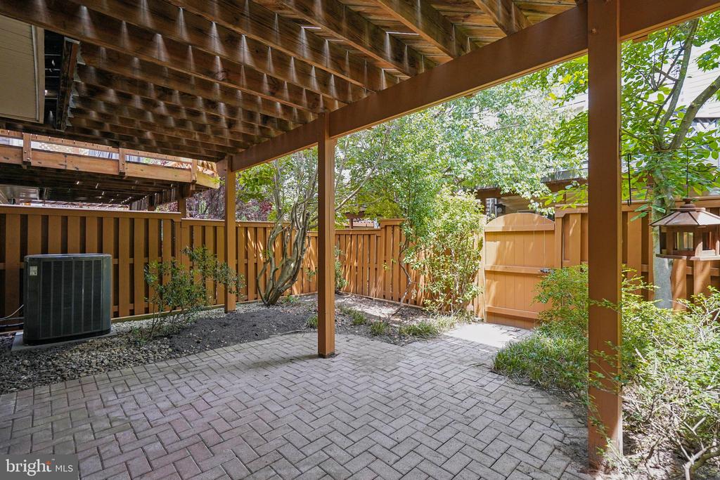 8022 KIDWELL HILL COURT