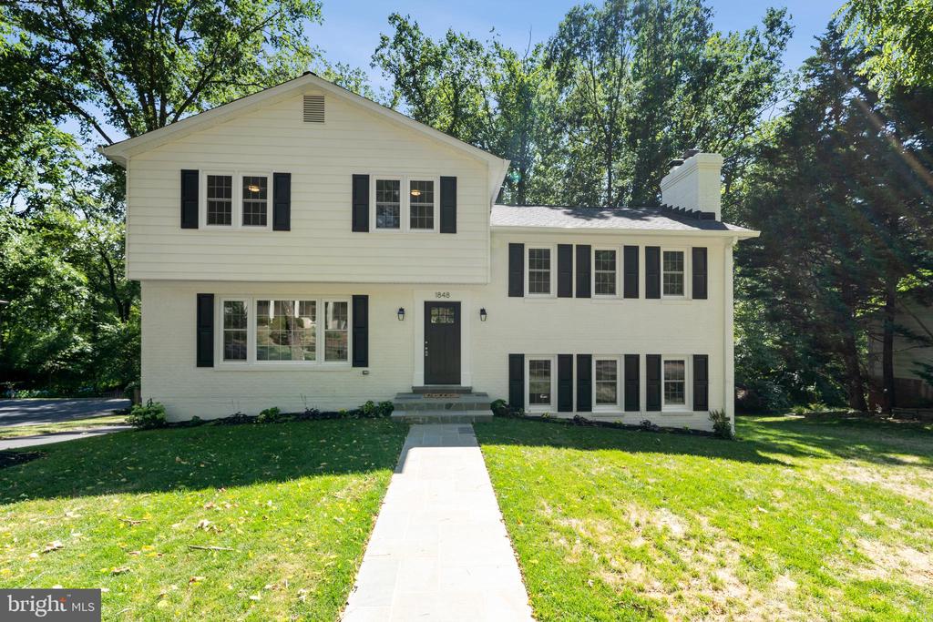 1848 FOXSTONE DRIVE