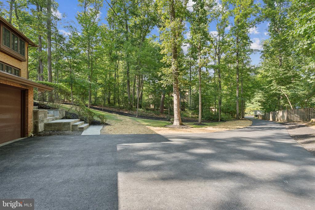 9027 TIMBERWOLF COURT