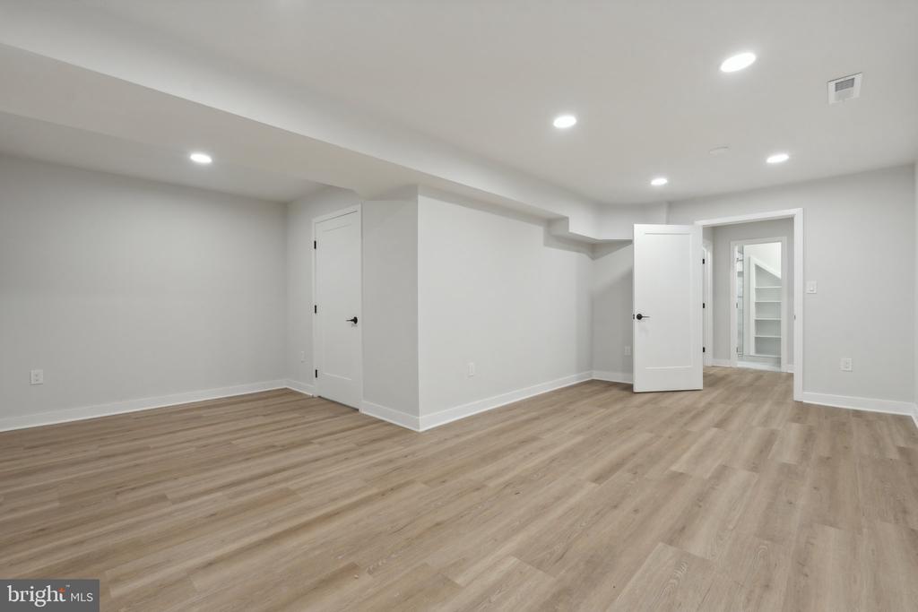 9027 TIMBERWOLF COURT