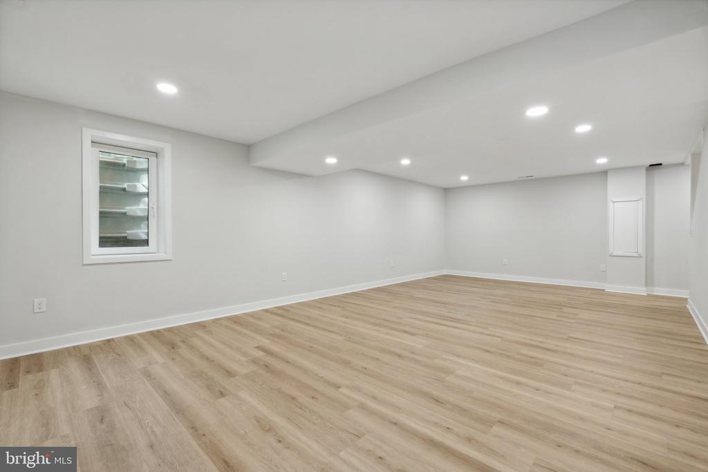 9027 TIMBERWOLF COURT