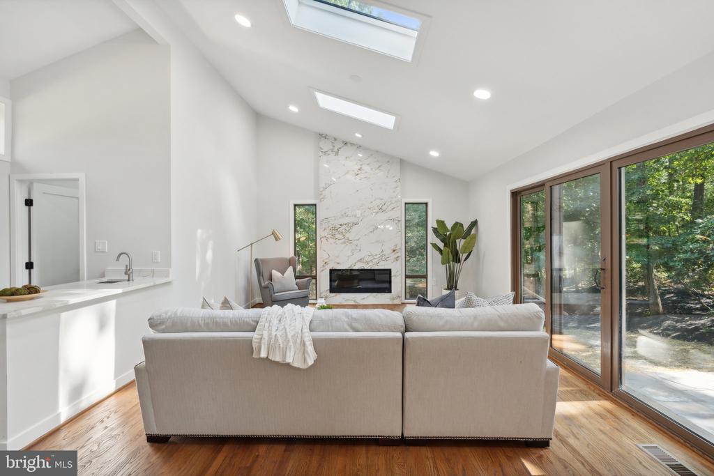 9027 TIMBERWOLF COURT
